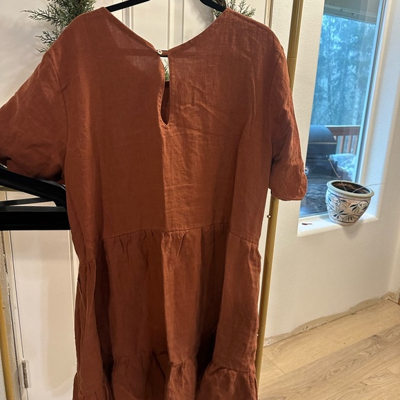 Elegant Peach Midi Dress - Picture 4 of 4